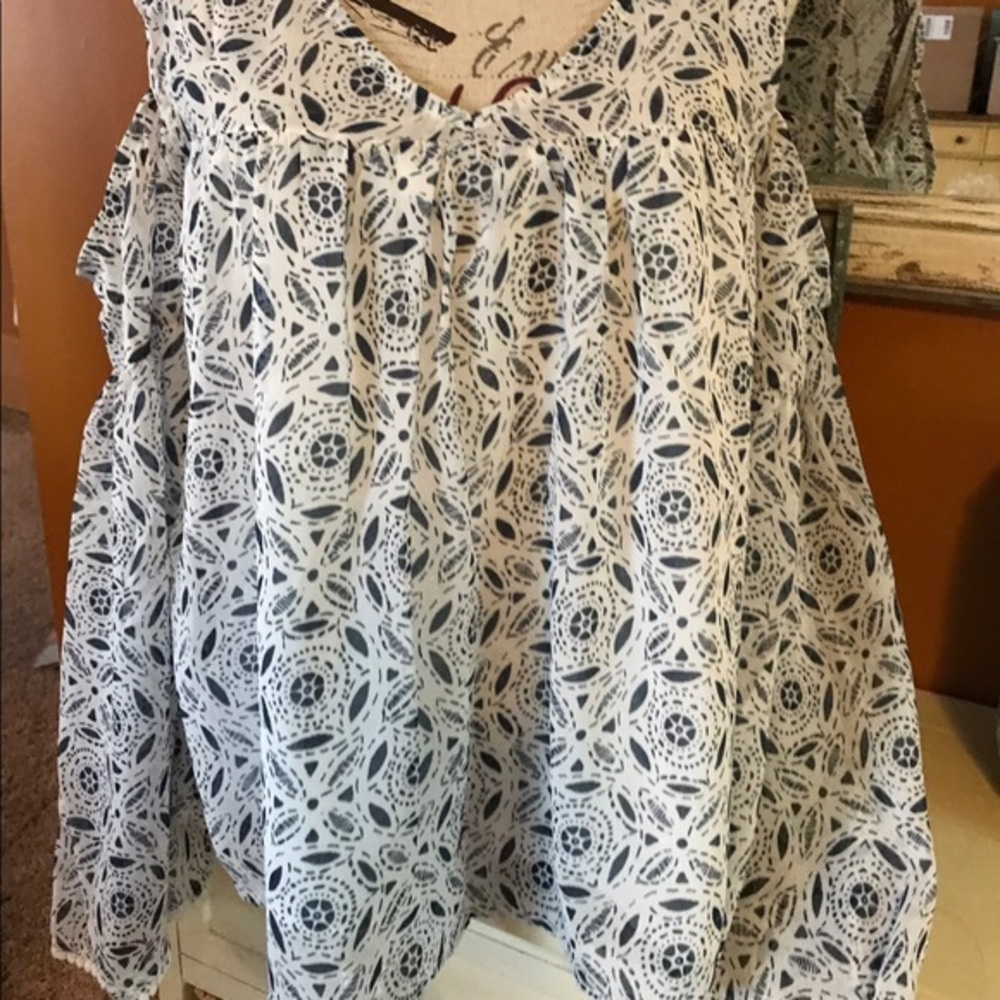 NWOT Abercrombie & Fitch Cold Shoulder Blouse Sm